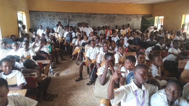 {"capture_mode":"AutoModule","faces":["-515_1585_-263_1837","-3507_1532_-3265_1774"]}